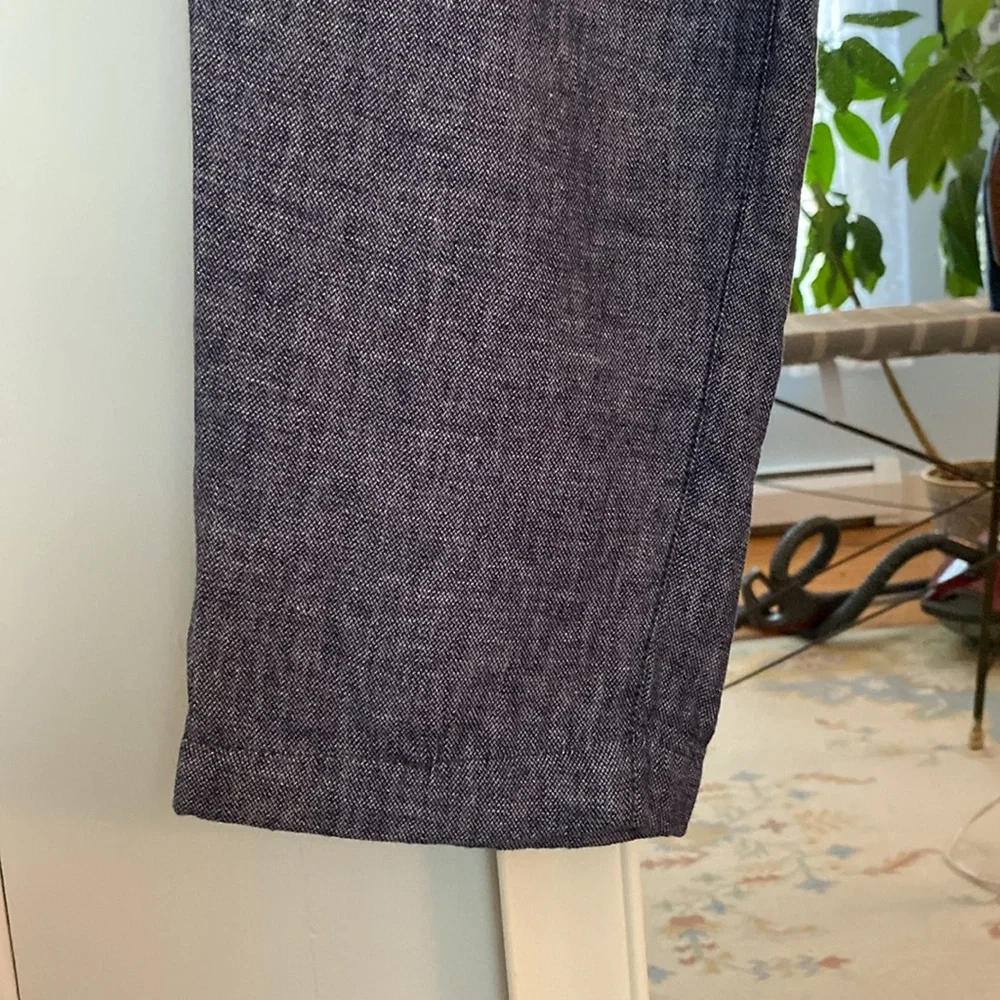 Banana Republic Mason Athletic tapered pants. Linen and cotton blend.